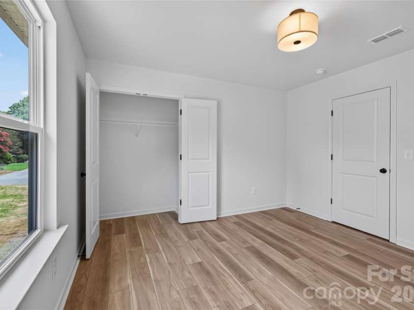 5234 Hickory Lane, Charlotte, NC 28216.  MLS# CAR4411896, YatesRealty ID 44324. 