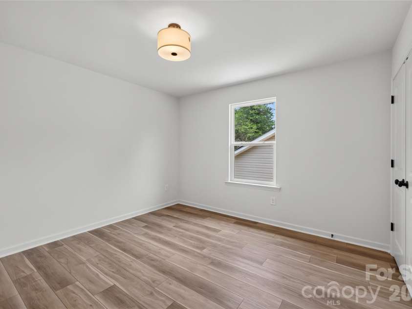5234 Hickory Lane, Charlotte, NC 28216.  MLS# CAR4411896, YatesRealty ID 44324. 