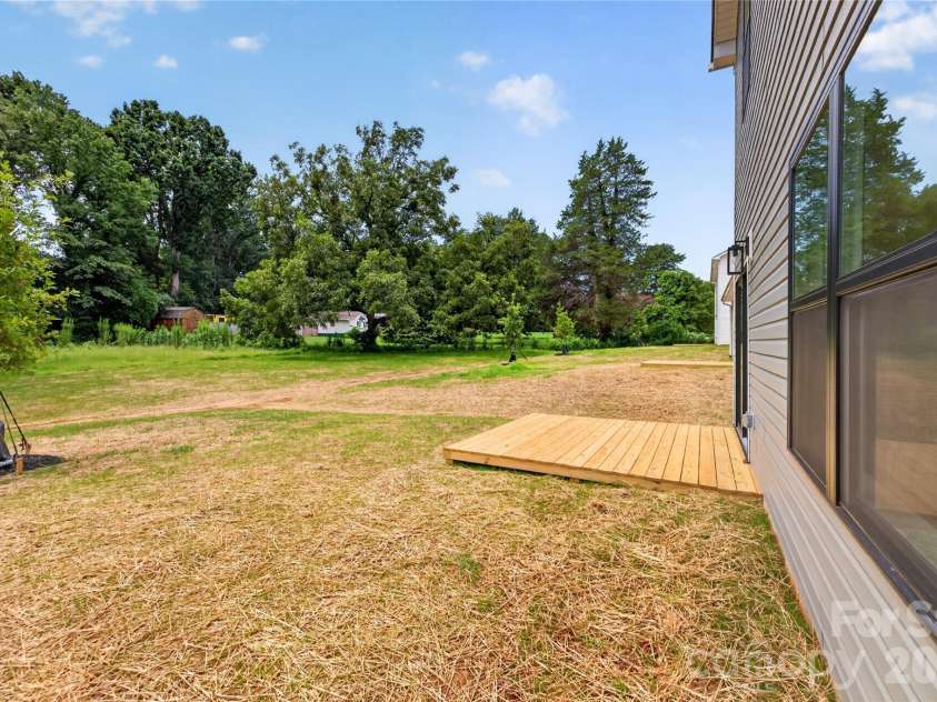 5234 Hickory Lane, Charlotte, NC 28216.  MLS# CAR4411896, YatesRealty ID 44324. 