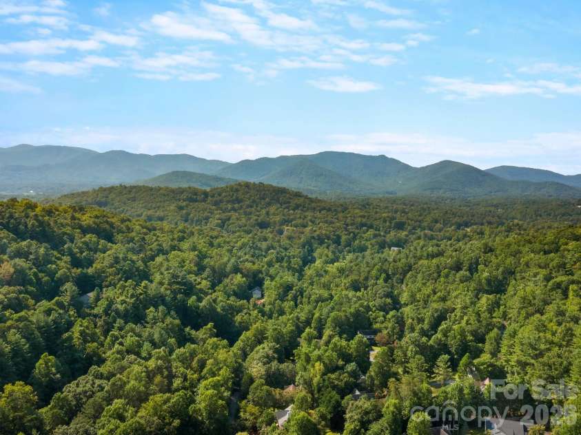 306 Golden Hawk Trail, Asheville, NC 28805.  MLS# CAR4413956, YatesRealty ID 44325. 
