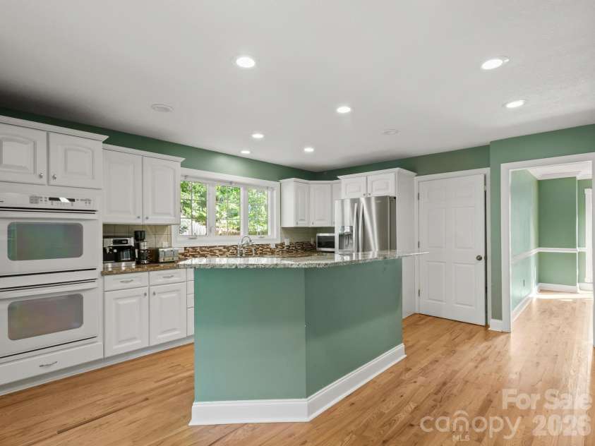 306 Golden Hawk Trail, Asheville, NC 28805.  MLS# CAR4413956, YatesRealty ID 44325. Kitchen