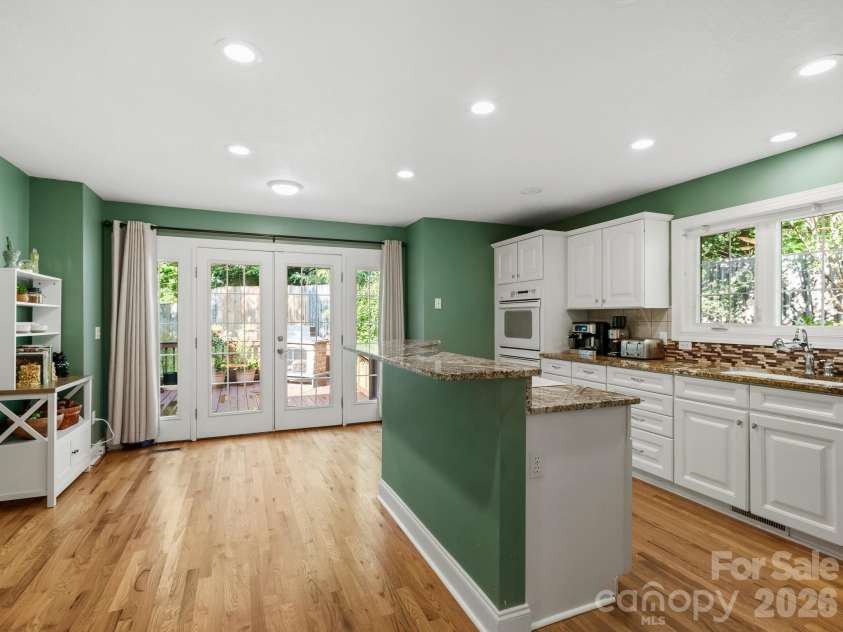 306 Golden Hawk Trail, Asheville, NC 28805.  MLS# CAR4413956, YatesRealty ID 44325. Kitchen