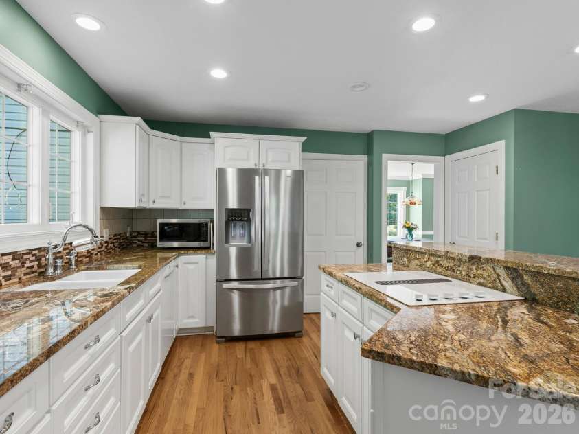 306 Golden Hawk Trail, Asheville, NC 28805.  MLS# CAR4413956, YatesRealty ID 44325. Kitchen