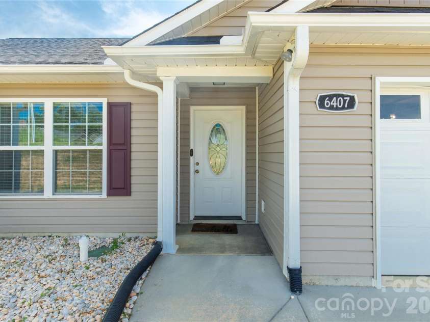 6407 Hunting Creek Road, Lancaster, SC 29720.  MLS# CAR4408661, YatesRealty ID 44327. Front Door