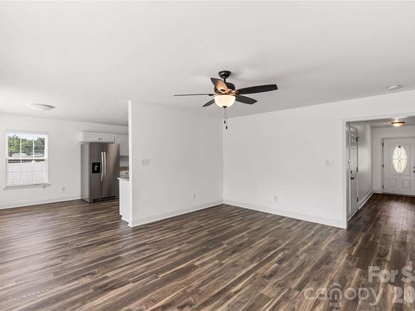 6407 Hunting Creek Road, Lancaster, SC 29720.  MLS# CAR4408661, YatesRealty ID 44327. Living Room