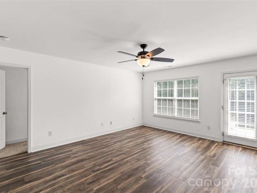 6407 Hunting Creek Road, Lancaster, SC 29720.  MLS# CAR4408661, YatesRealty ID 44327. Living Room