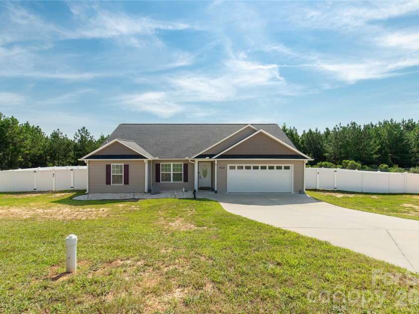 6407 Hunting Creek Road, Lancaster, SC 29720.  MLS# CAR4408661, YatesRealty ID 44327. Welcome Home!