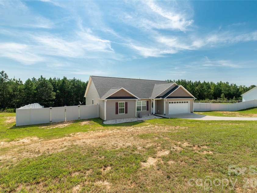 6407 Hunting Creek Road, Lancaster, SC 29720.  MLS# CAR4408661, YatesRealty ID 44327. Welcome Home!