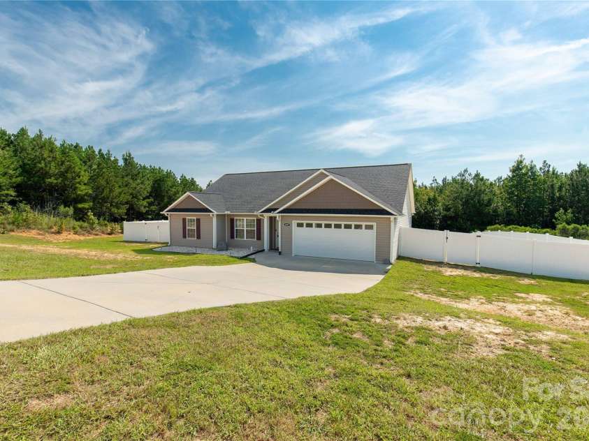 6407 Hunting Creek Road, Lancaster, SC 29720.  MLS# CAR4408661, YatesRealty ID 44327. Welcome Home!