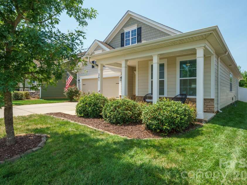 261 Robinwood Lane, Lake Wylie, SC 29710.  MLS# CAR4414019, YatesRealty ID 44328. 
