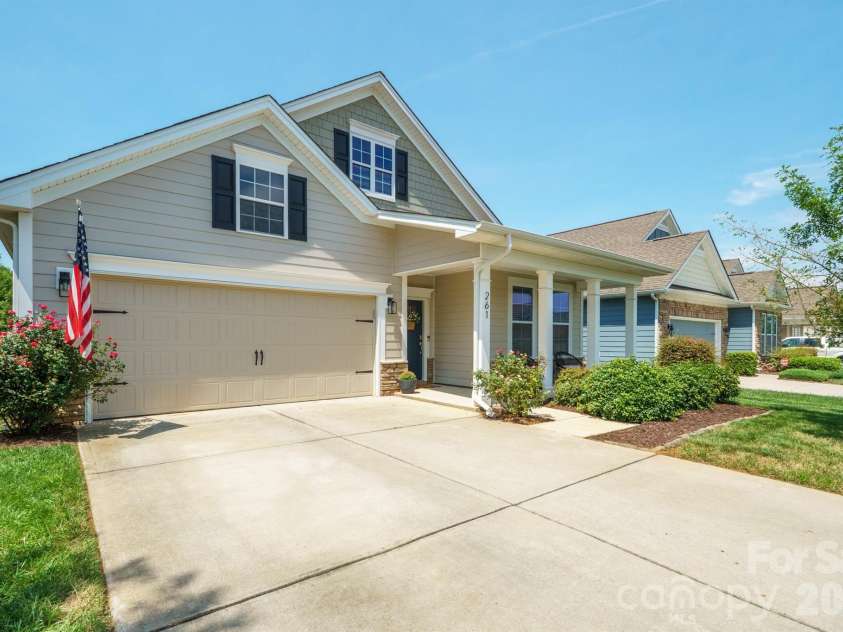 261 Robinwood Lane, Lake Wylie, SC 29710.  MLS# CAR4414019, YatesRealty ID 44328. 