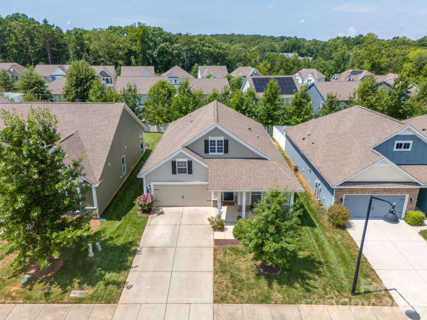 261 Robinwood Lane, Lake Wylie, SC 29710.  MLS# CAR4414019, YatesRealty ID 44328. 