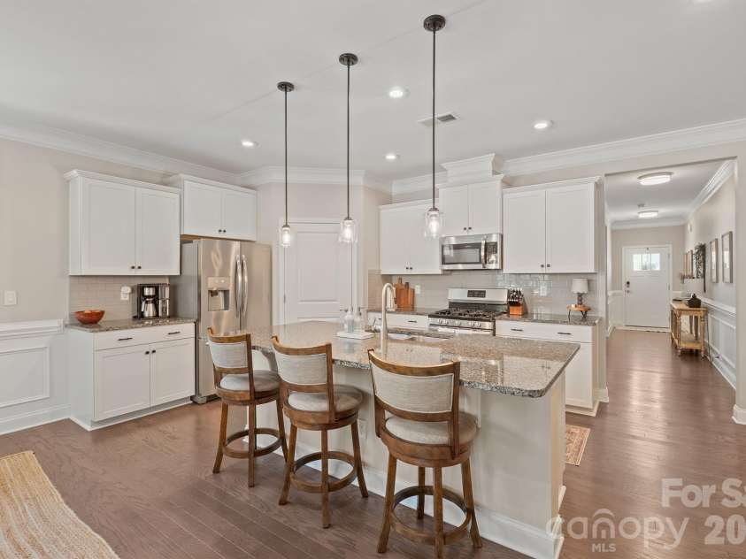 261 Robinwood Lane, Lake Wylie, SC 29710.  MLS# CAR4414019, YatesRealty ID 44328. 