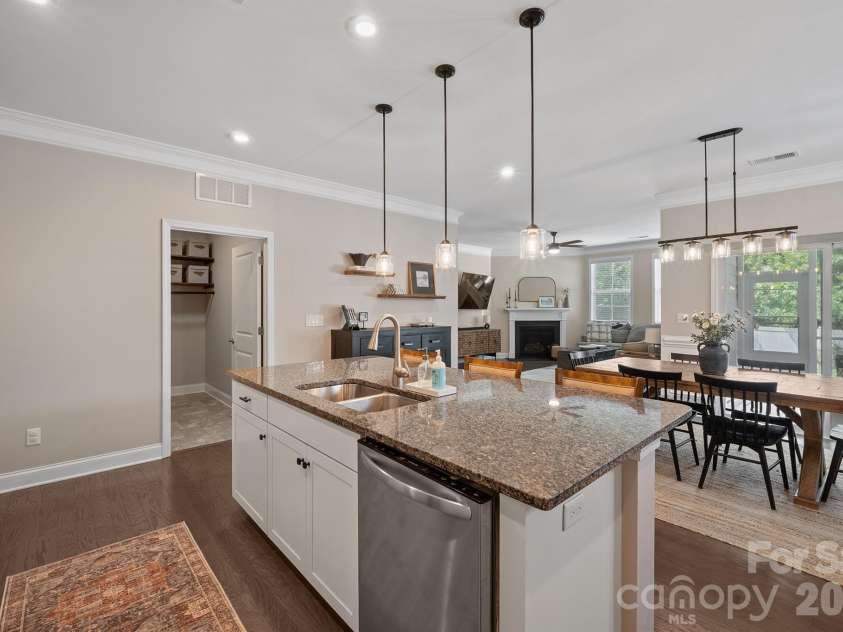 261 Robinwood Lane, Lake Wylie, SC 29710.  MLS# CAR4414019, YatesRealty ID 44328. 