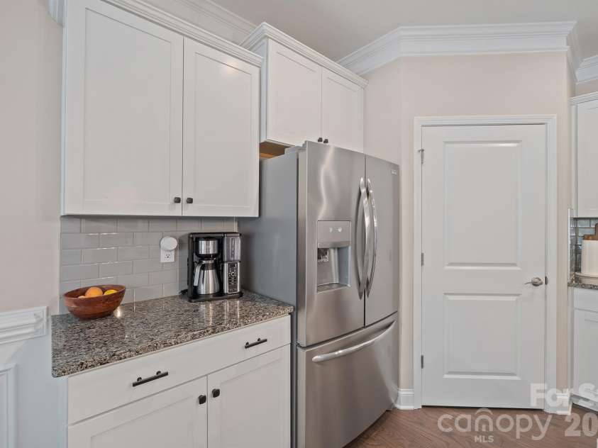 261 Robinwood Lane, Lake Wylie, SC 29710.  MLS# CAR4414019, YatesRealty ID 44328. 