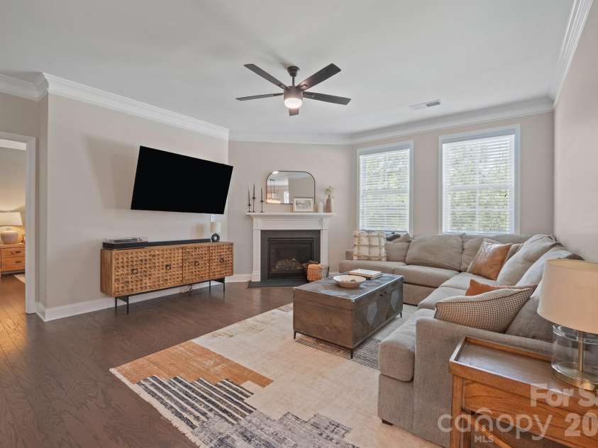 261 Robinwood Lane, Lake Wylie, SC 29710.  MLS# CAR4414019, YatesRealty ID 44328. 
