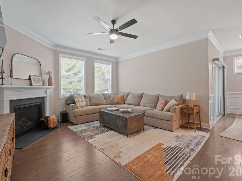 261 Robinwood Lane, Lake Wylie, SC 29710.  MLS# CAR4414019, YatesRealty ID 44328. 