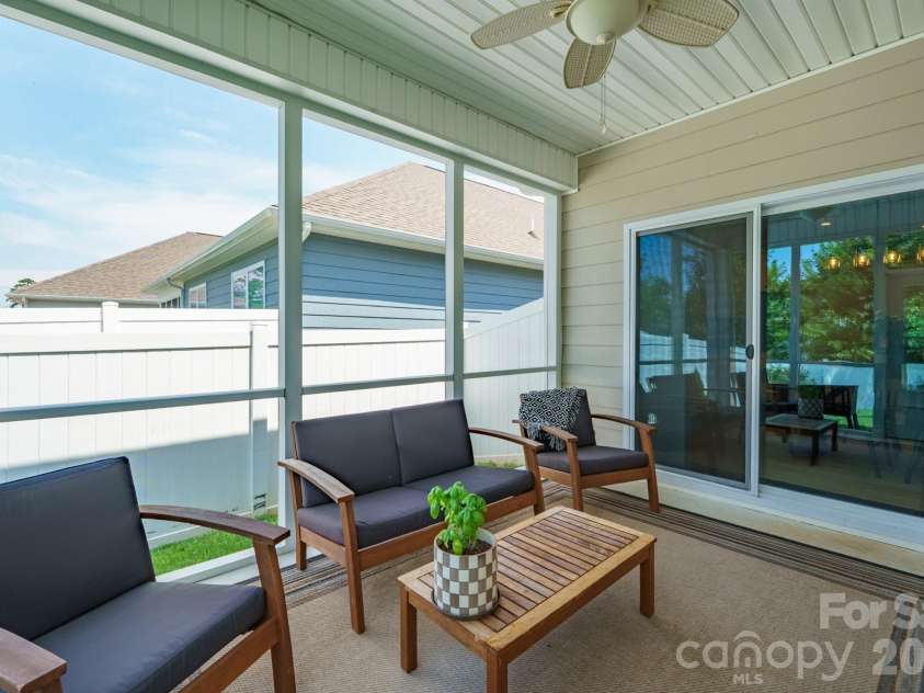 261 Robinwood Lane, Lake Wylie, SC 29710.  MLS# CAR4414019, YatesRealty ID 44328. 