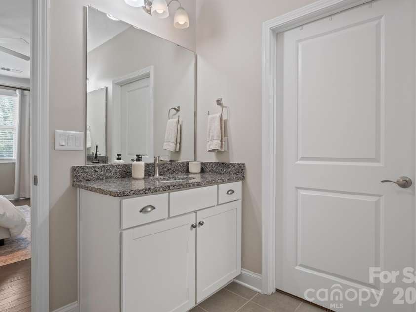 261 Robinwood Lane, Lake Wylie, SC 29710.  MLS# CAR4414019, YatesRealty ID 44328. 