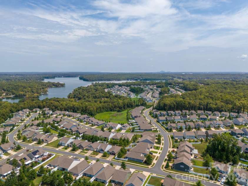 261 Robinwood Lane, Lake Wylie, SC 29710.  MLS# CAR4414019, YatesRealty ID 44328. 