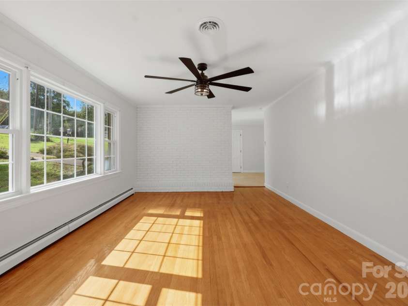 401 East End Avenue, Statesville, NC 28677.  MLS# CAR4414039, YatesRealty ID 44329. 
