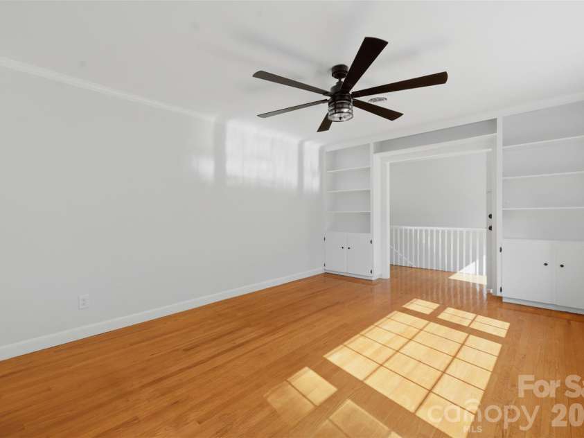 401 East End Avenue, Statesville, NC 28677.  MLS# CAR4414039, YatesRealty ID 44329. 