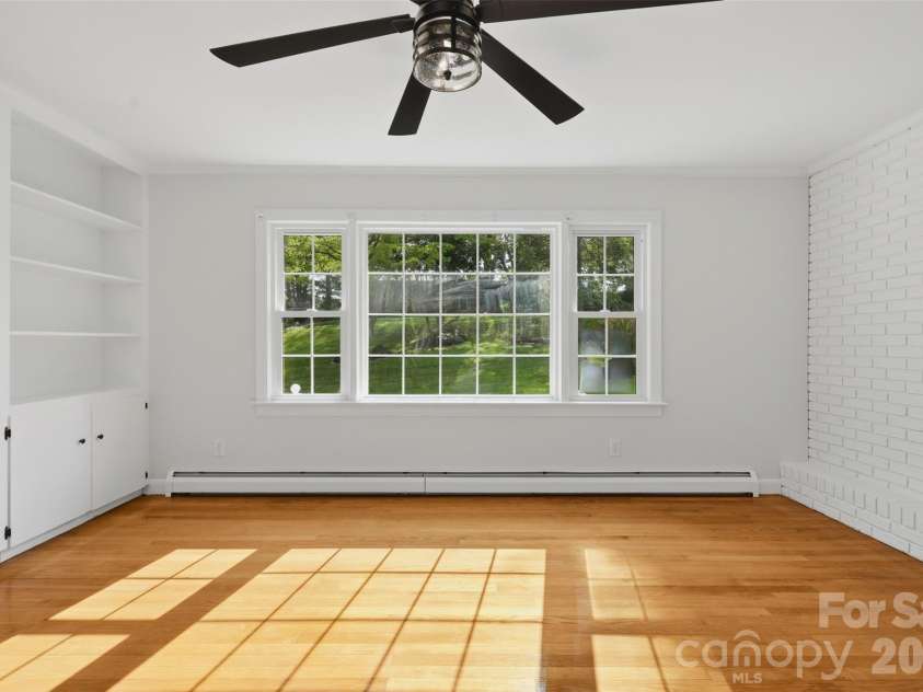 401 East End Avenue, Statesville, NC 28677.  MLS# CAR4414039, YatesRealty ID 44329. 