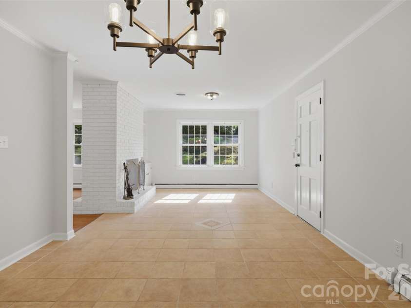 401 East End Avenue, Statesville, NC 28677.  MLS# CAR4414039, YatesRealty ID 44329. 