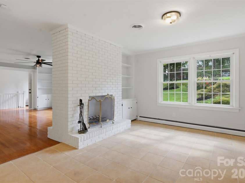 401 East End Avenue, Statesville, NC 28677.  MLS# CAR4414039, YatesRealty ID 44329. 