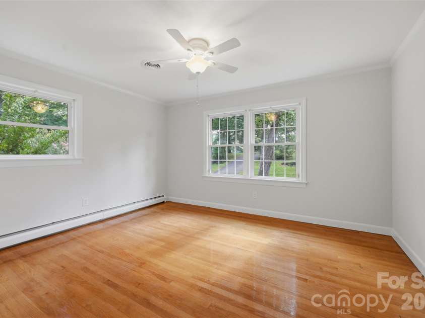 401 East End Avenue, Statesville, NC 28677.  MLS# CAR4414039, YatesRealty ID 44329. 