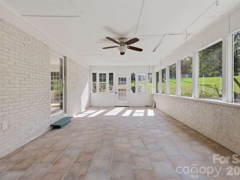 401 East End Avenue, Statesville, NC 28677.  MLS# CAR4414039, YatesRealty ID 44329. 