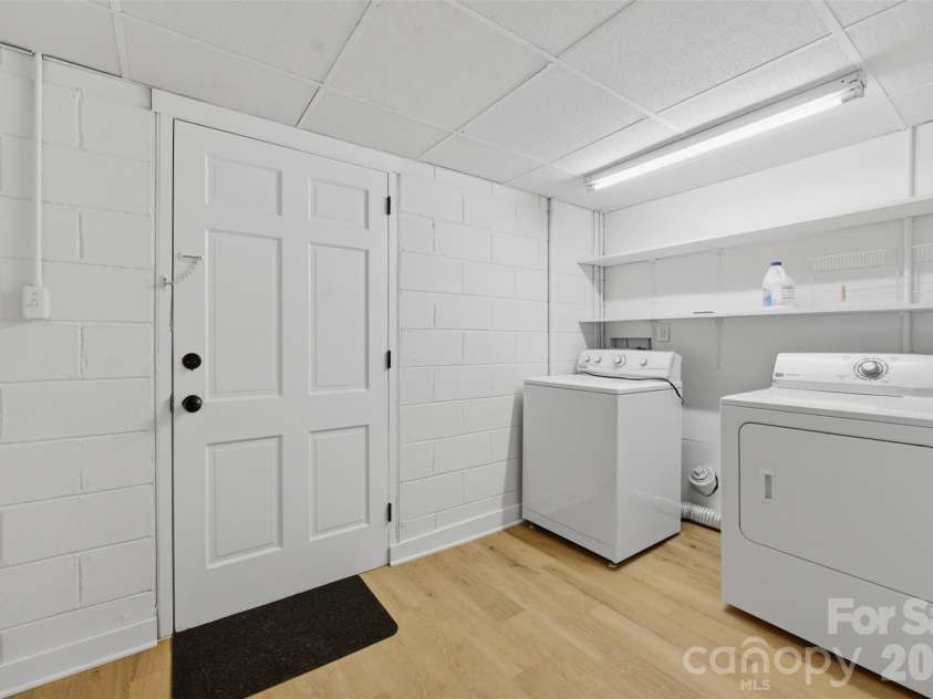 401 East End Avenue, Statesville, NC 28677.  MLS# CAR4414039, YatesRealty ID 44329. 