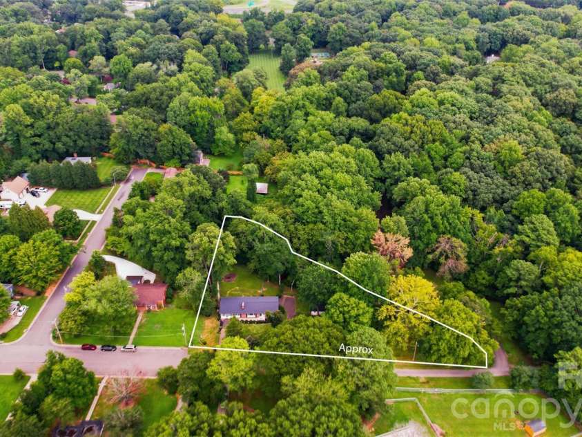 401 East End Avenue, Statesville, NC 28677.  MLS# CAR4414039, YatesRealty ID 44329. 