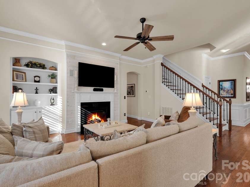 18916 Cypress Garden Drive, Davidson, NC 28036.  MLS# CAR4357007, YatesRealty ID 4433. 
