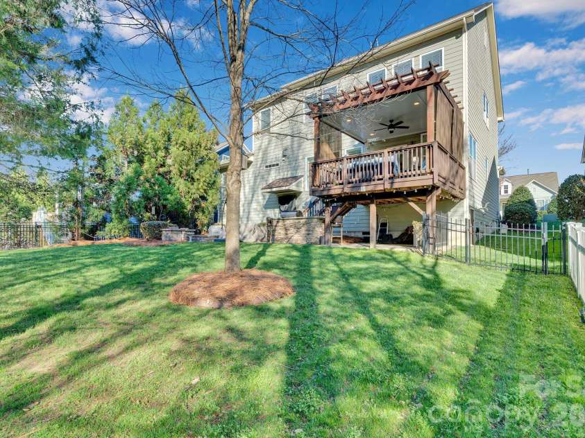 18916 Cypress Garden Drive, Davidson, NC 28036.  MLS# CAR4357007, YatesRealty ID 4433. 