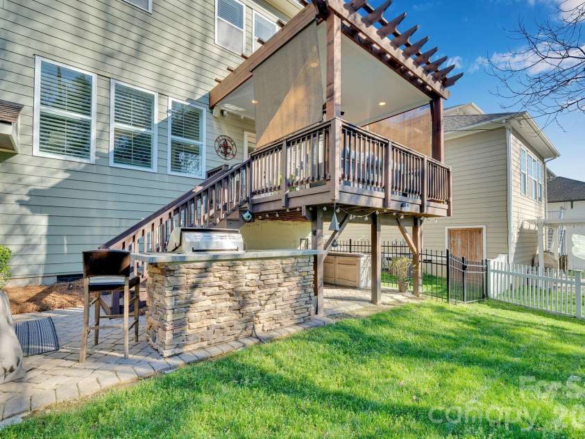18916 Cypress Garden Drive, Davidson, NC 28036.  MLS# CAR4357007, YatesRealty ID 4433. 
