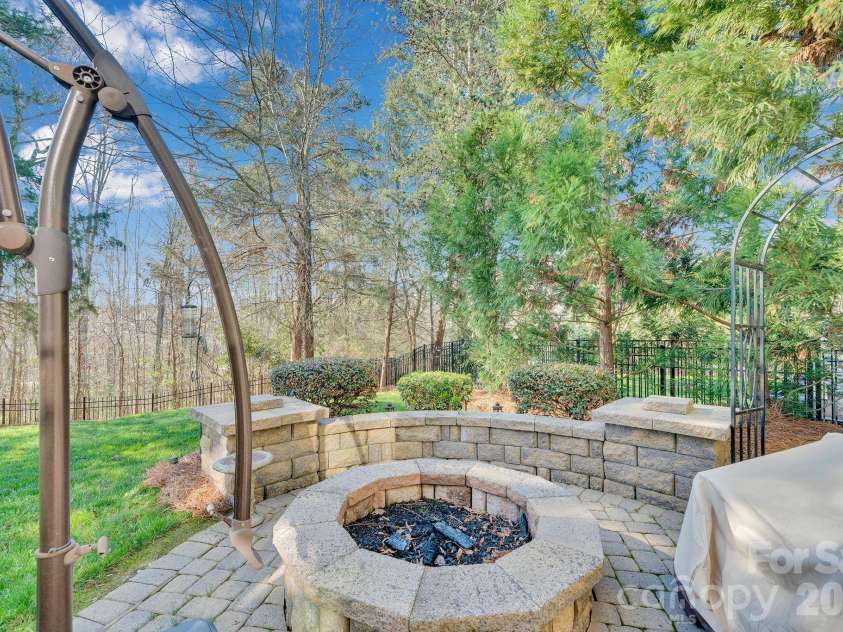 18916 Cypress Garden Drive, Davidson, NC 28036.  MLS# CAR4357007, YatesRealty ID 4433. 