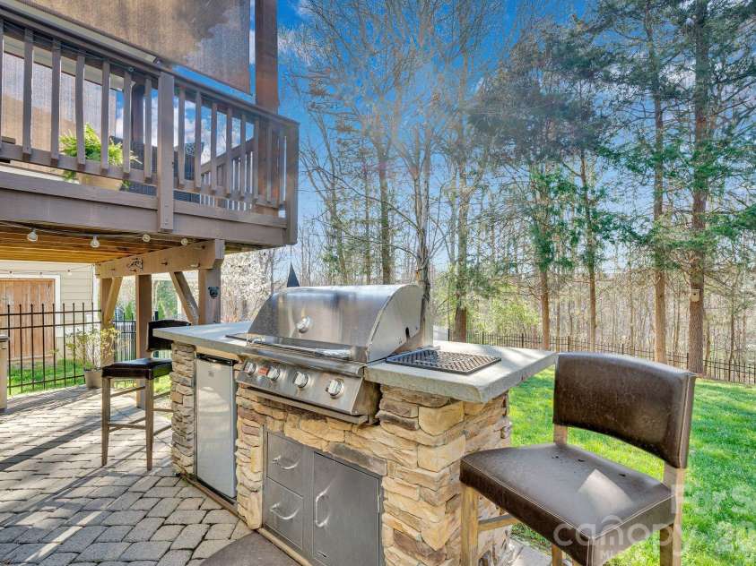 18916 Cypress Garden Drive, Davidson, NC 28036.  MLS# CAR4357007, YatesRealty ID 4433. 