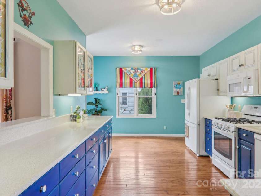 23 Country Meadows Lane, Hendersonville, NC 28792.  MLS# CAR4172601, YatesRealty ID 4433. Kitchen