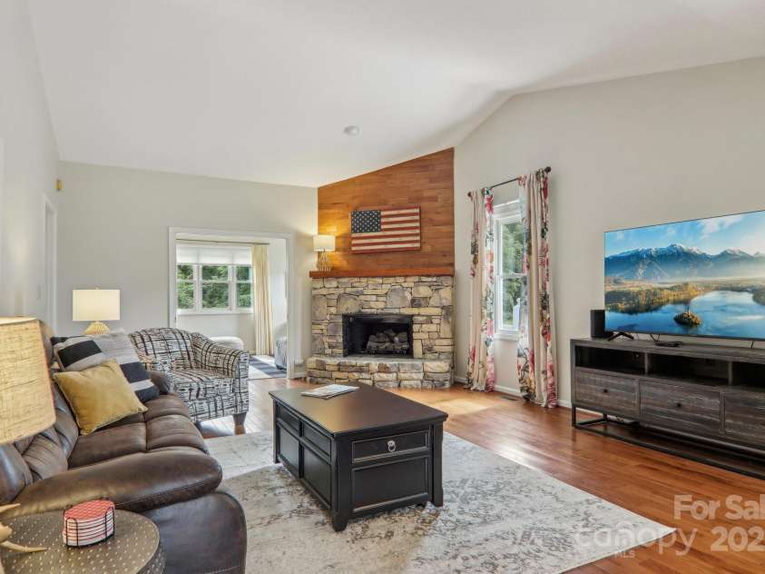 23 Country Meadows Lane, Hendersonville, NC 28792.  MLS# CAR4172601, YatesRealty ID 4433. Living Room/Fireplace