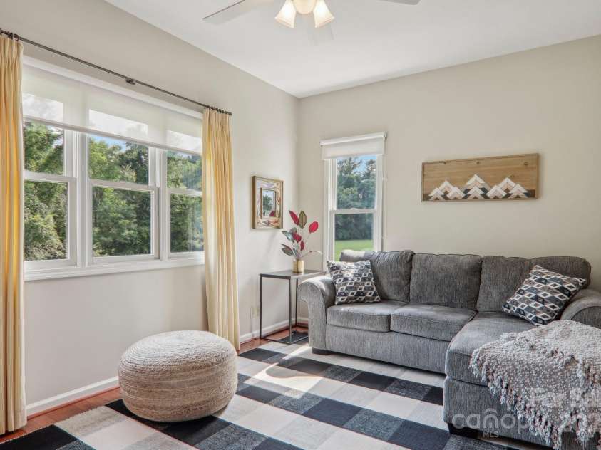 23 Country Meadows Lane, Hendersonville, NC 28792.  MLS# CAR4172601, YatesRealty ID 4433. Sunroom