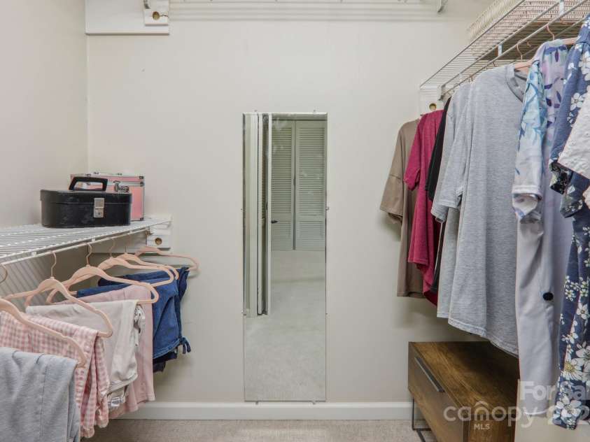 23 Country Meadows Lane, Hendersonville, NC 28792.  MLS# CAR4172601, YatesRealty ID 4433. Walk-in Closet