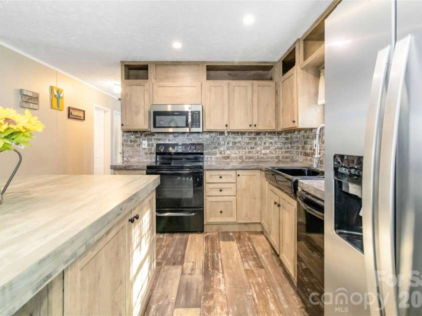 5029 Spicewood Drive, York, SC 29745.  MLS# CAR4338321, YatesRealty ID 4433. 