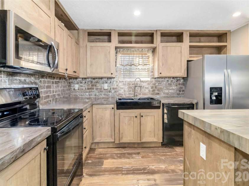 5029 Spicewood Drive, York, SC 29745.  MLS# CAR4338321, YatesRealty ID 4433. 