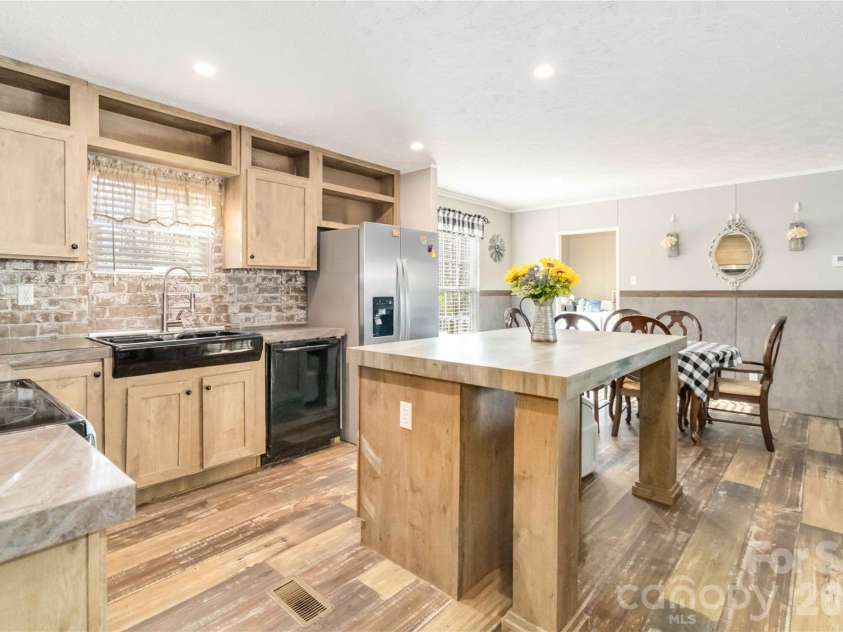 5029 Spicewood Drive, York, SC 29745.  MLS# CAR4338321, YatesRealty ID 4433. 