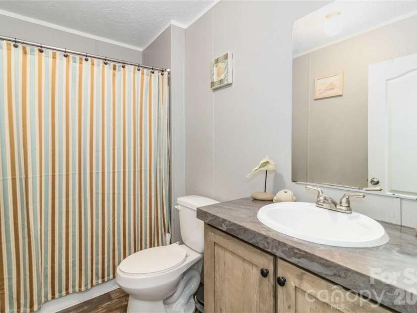 5029 Spicewood Drive, York, SC 29745.  MLS# CAR4338321, YatesRealty ID 4433. Secondary Bathroom