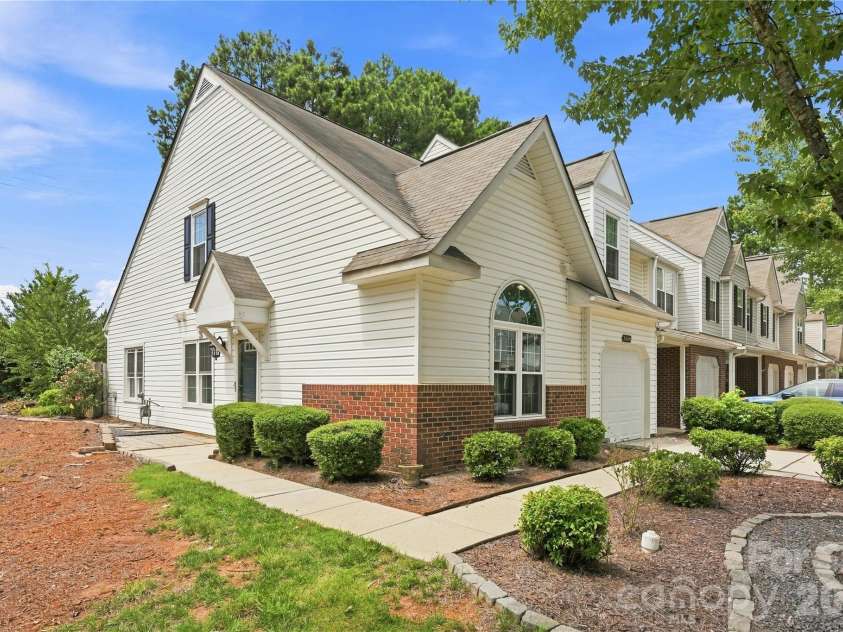 9609 Jack Russell Court, Charlotte, NC 28269.  MLS# CAR4414629, YatesRealty ID 44330. 