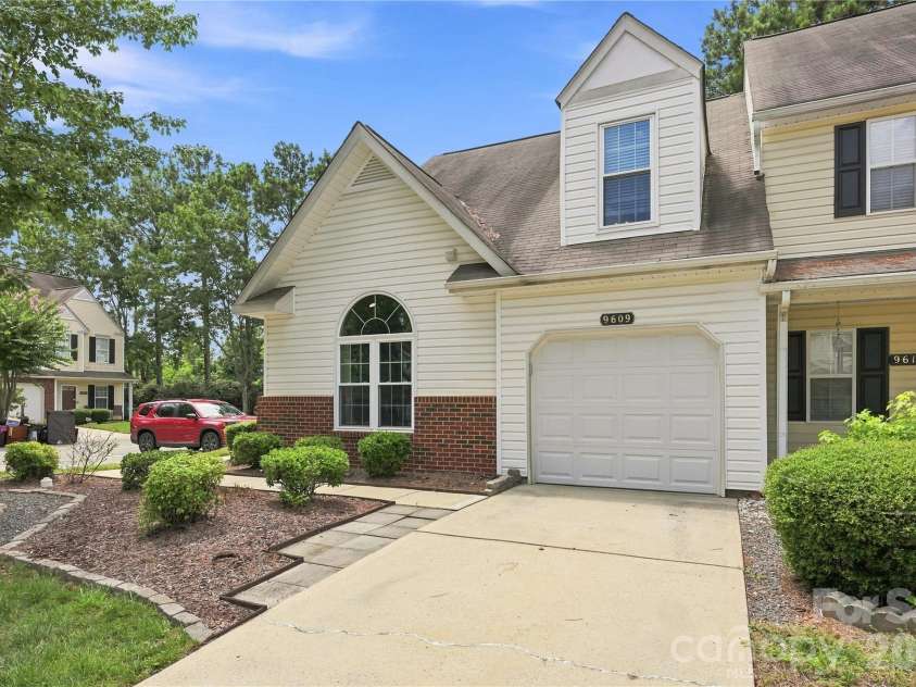 9609 Jack Russell Court, Charlotte, NC 28269.  MLS# CAR4414629, YatesRealty ID 44330. 