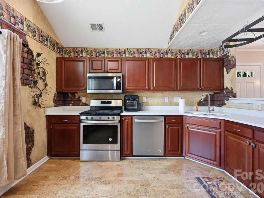 9609 Jack Russell Court, Charlotte, NC 28269.  MLS# CAR4414629, YatesRealty ID 44330. 