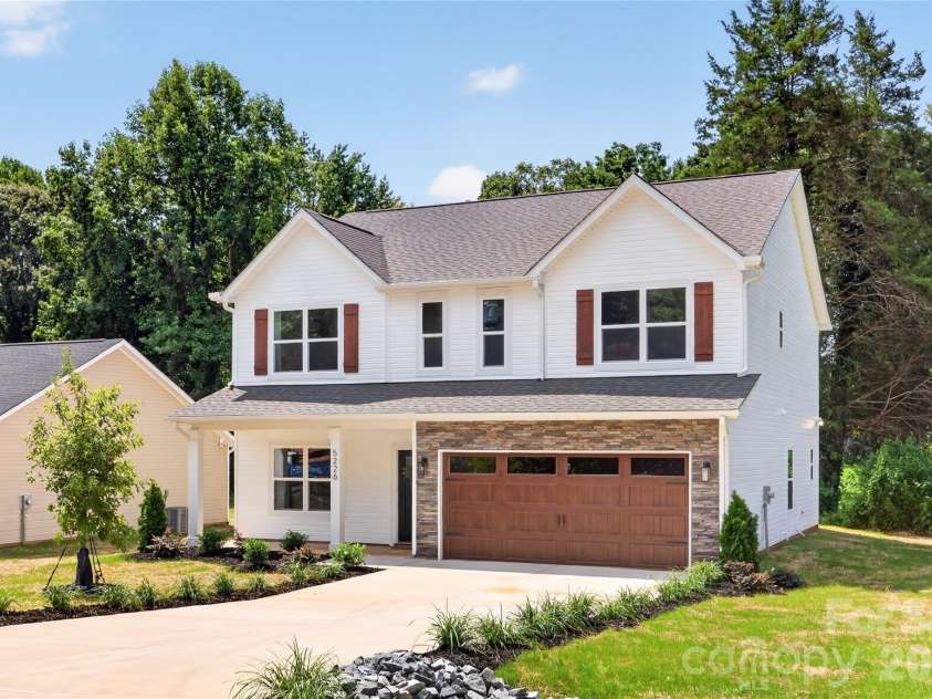 5226 Hickory Lane, Charlotte, NC 28216.  MLS# CAR4411898, YatesRealty ID 44331. 